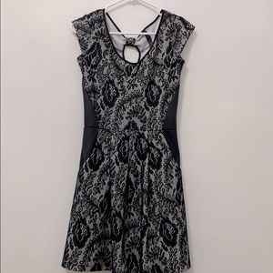 Black embroidery dress with pockets
